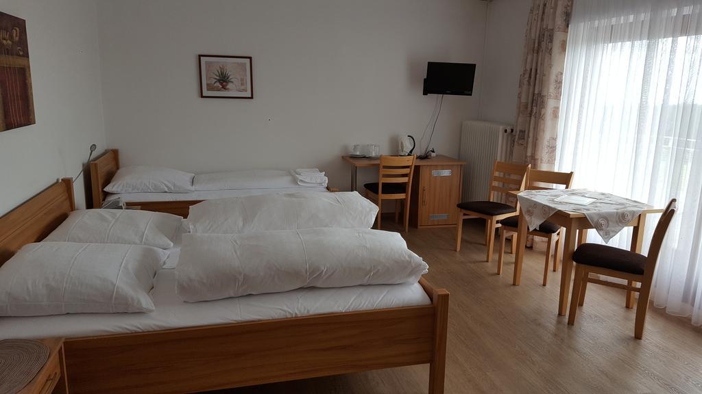 Hotel Landgasthof Hohenauer Hof Bagian luar foto